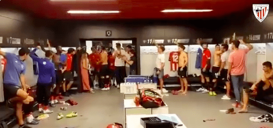 Elképesztő, mi várta az öltözőben Aritz Adurizt a Barcelonának lőtt csodagólja után – VIDEÓ