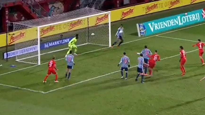 Onana sem hitte el, hogy ilyen balfék lehet a csapattársa – VIDEÓ