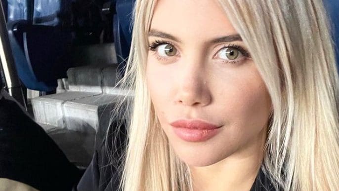Ledobta a melltartót, a látnivalót nem félt megmutatni Wanda Icardi – FOTÓ