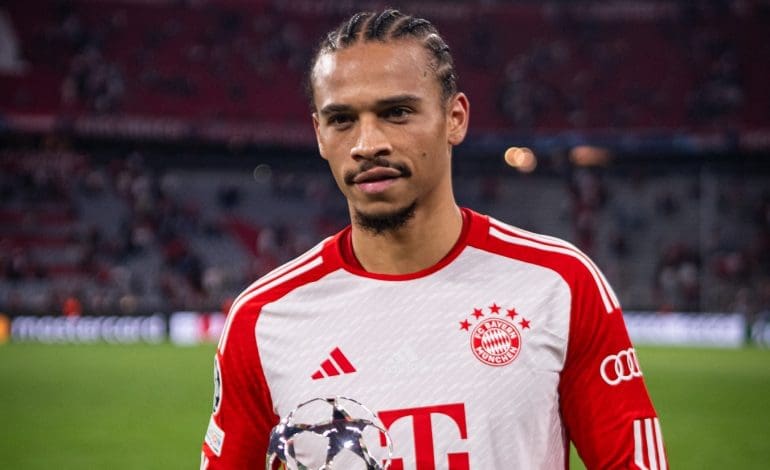 Leroy Sané klubváltása a címlapon, ez a két topcsapat vinné a Bayern München sztárját