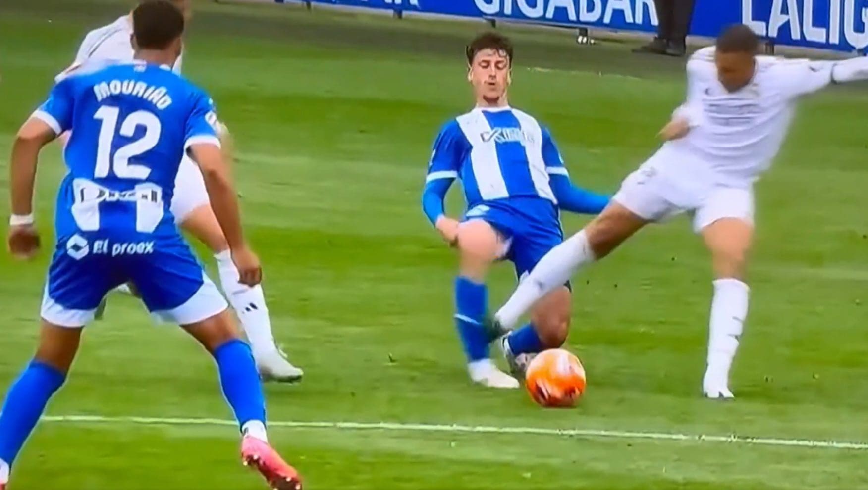 Nem semmi, hány meccsre tiltották el a kiállított Kylian Mbappét