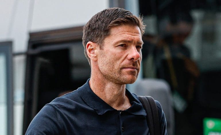 Robbantott az angol lap, a világ egyik legjobb együttesét veheti át Xabi Alonso