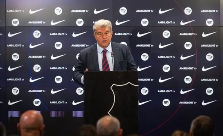 Bejelentkezett a Paris Saint-Germain játékosáért az FC Barcelona