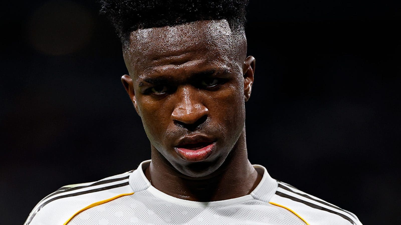 Csak pislogunk, milyen transzparenseket kapott Madridban Vinícius Jr. és Mbappé