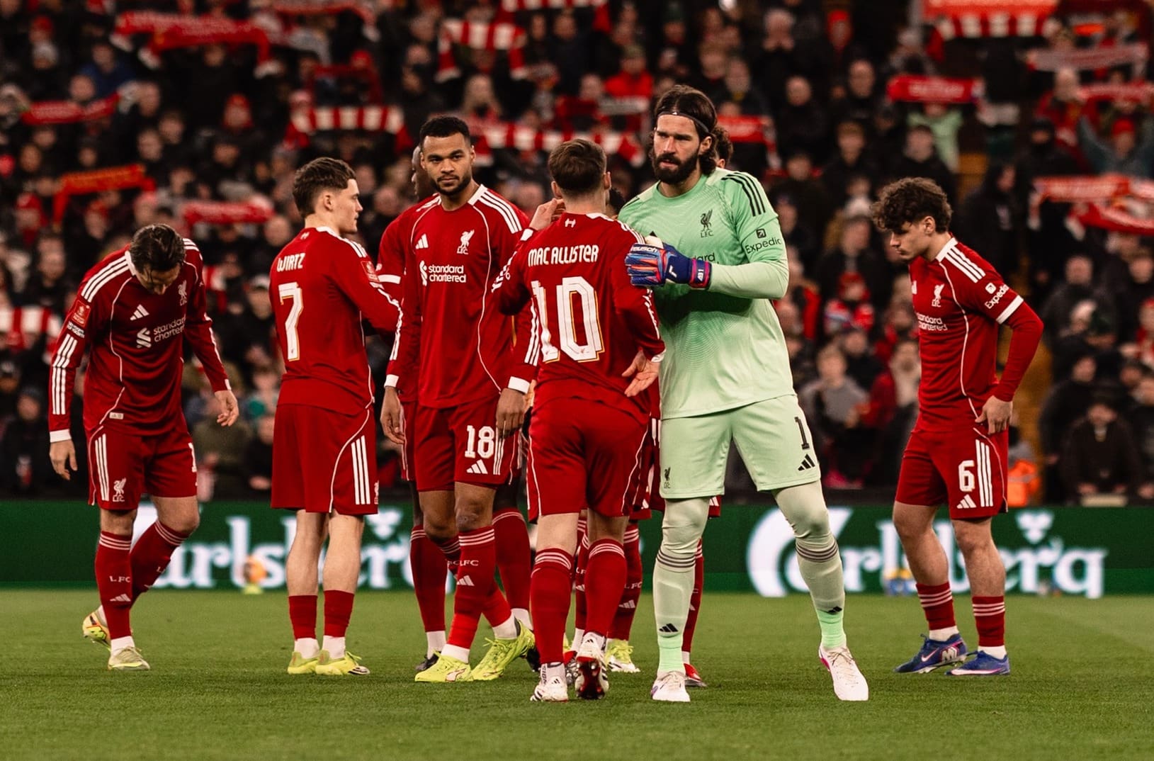 Döbbenet Liverpoolban, távozni akar a sztár