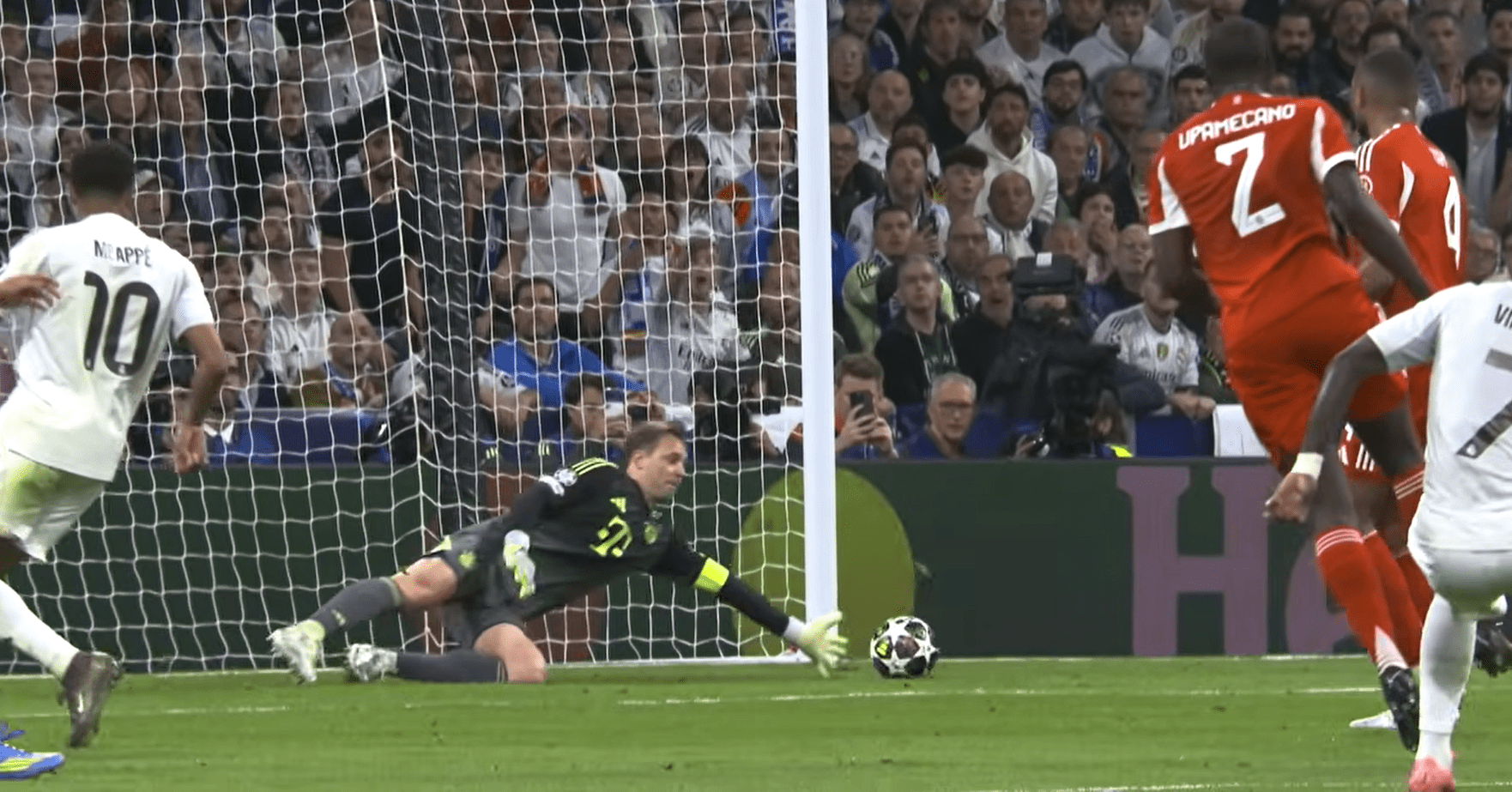 Gnabry bemondta, milyen, ha tudja, Neuer áll a Bayern München kapujában